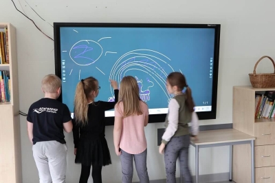 Как выбрать интерактивную панель для школы в 2023 году