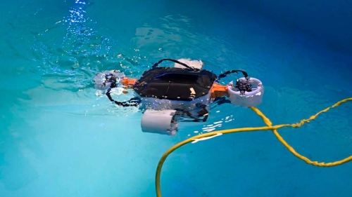 Телеуправляемый подводный робот 